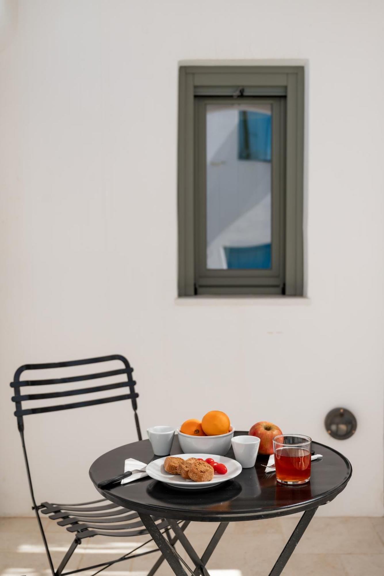 Aniko Suites White Alley Mykonos Town ภายนอก รูปภาพ
