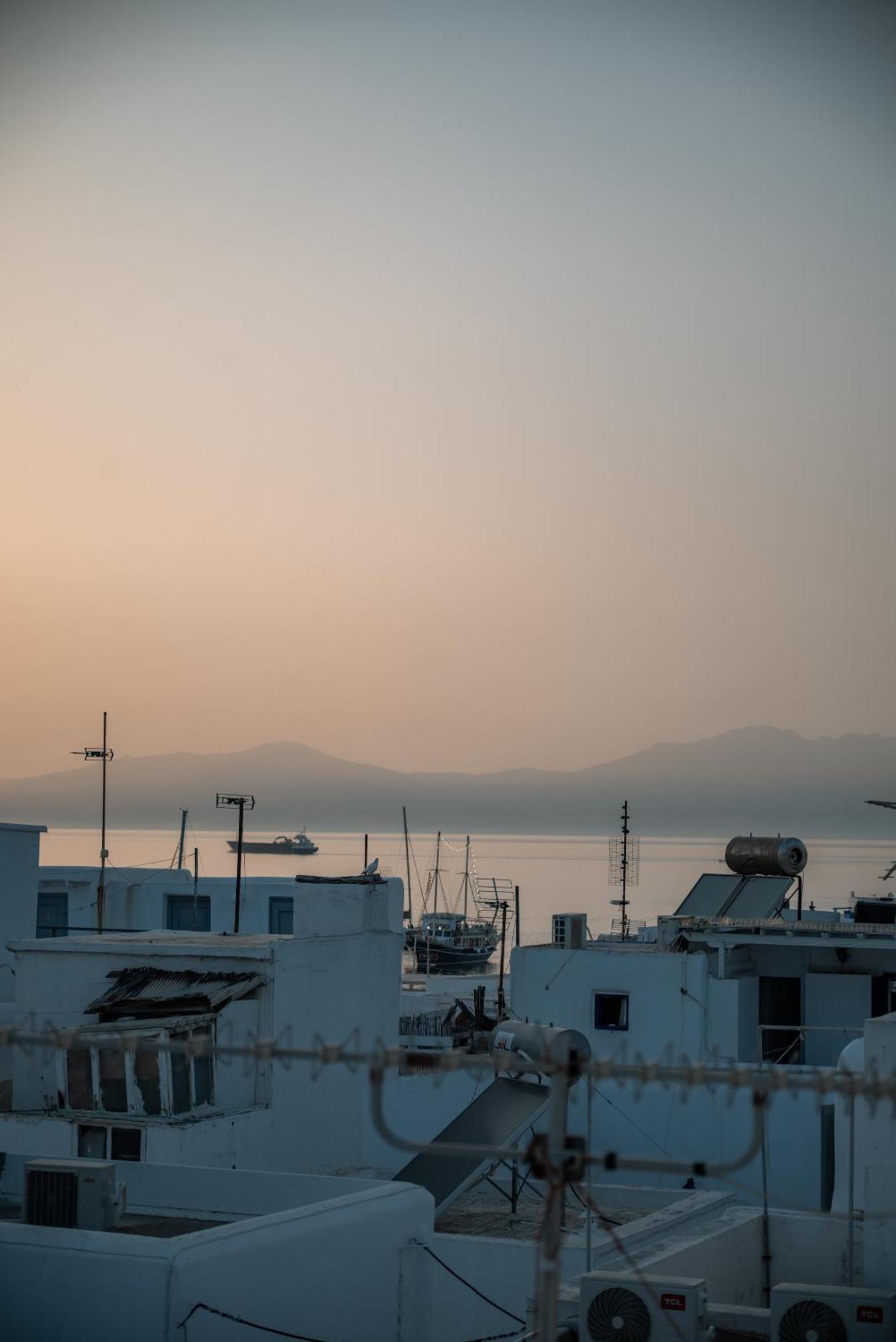 Aniko Suites White Alley Mykonos Town ภายนอก รูปภาพ